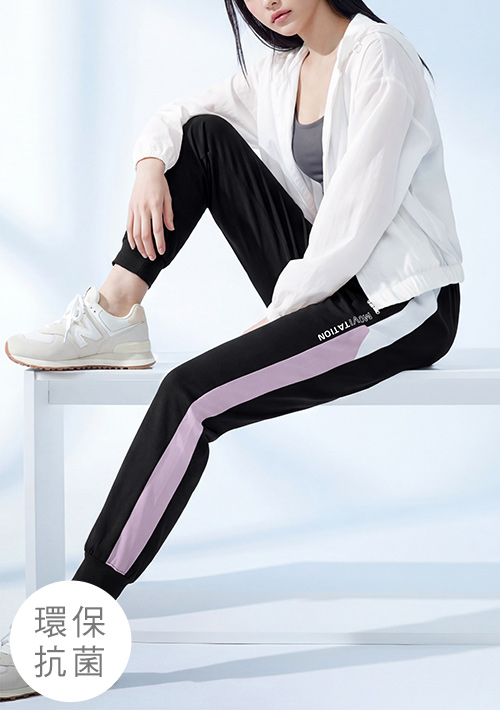 舒適.MIT永續環保材質-抗UV吸排抗菌文字印花配色束口長褲