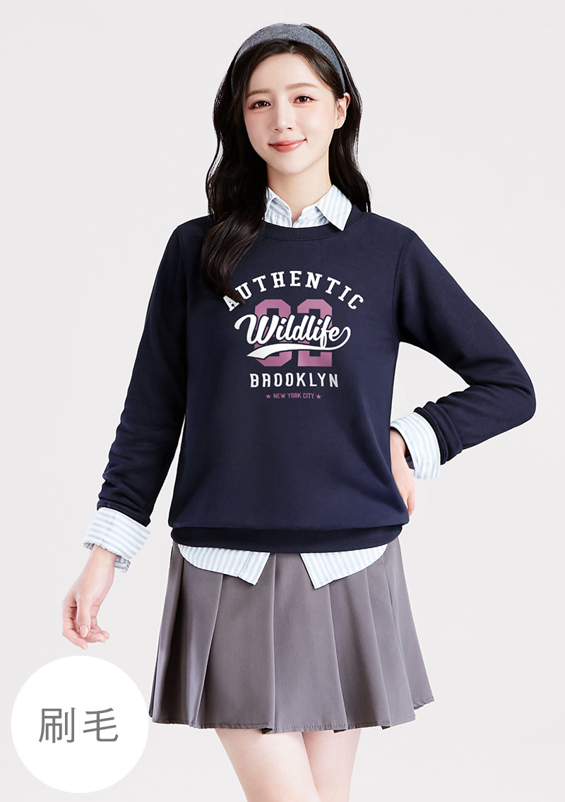 保暖.MIT永續環保材質-文字印花刷毛大學T