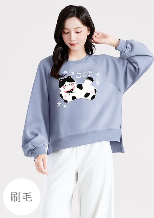 保暖.MIT永續環保材質-動物立體繡花刷毛側開衩寬版上衣