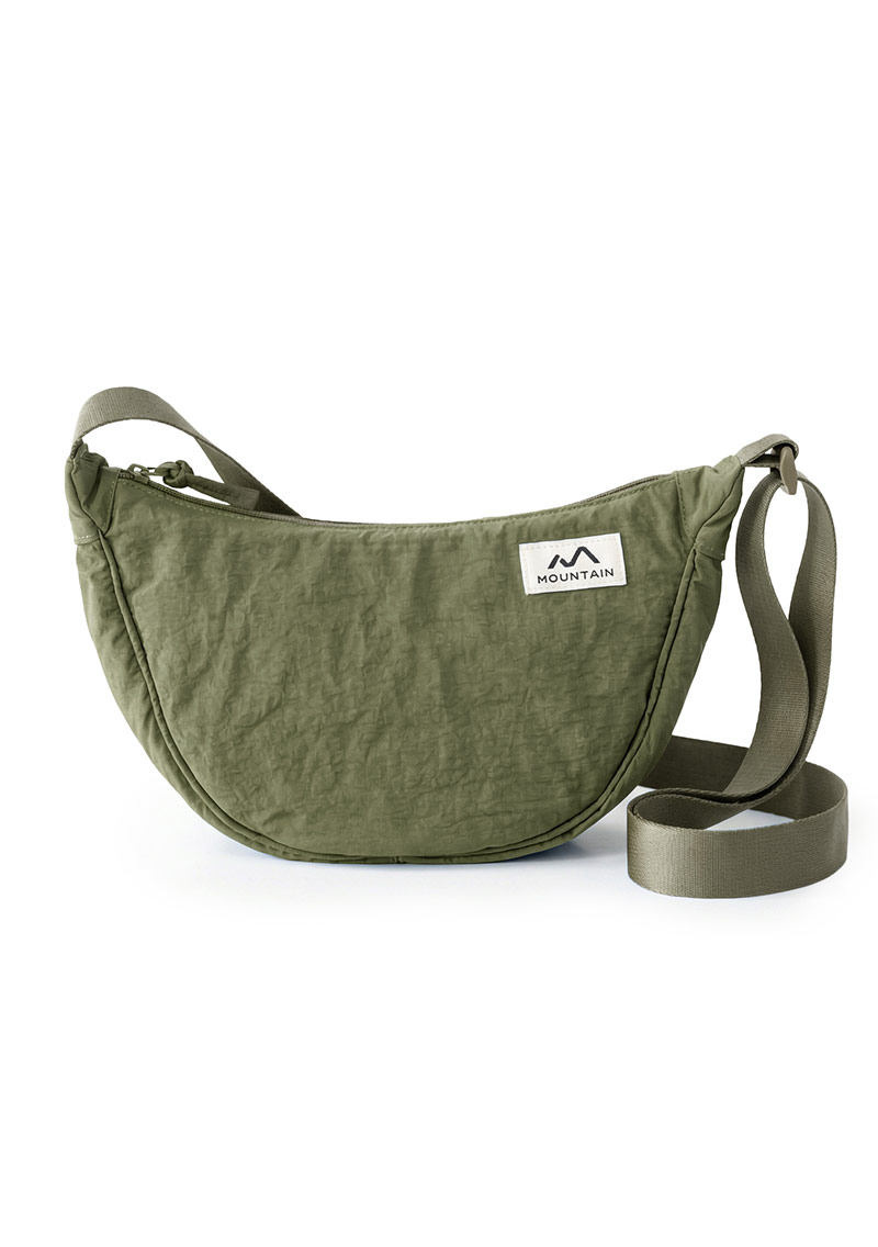 輕量防潑水弧形肩背包 (中性款)