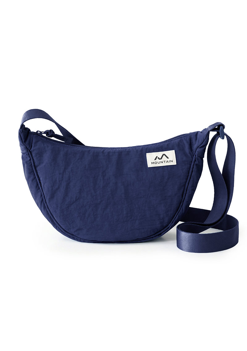 輕量防潑水弧形肩背包 (中性款)