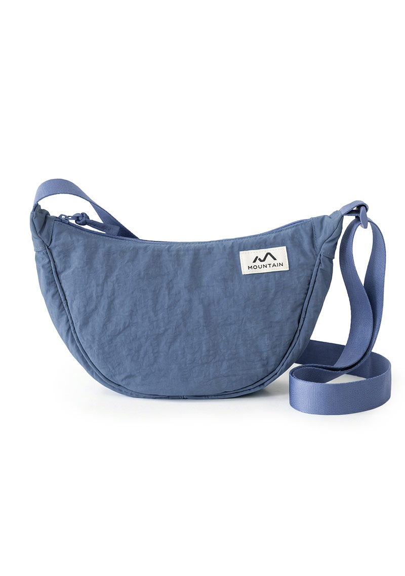 輕量防潑水弧形肩背包 (中性款)