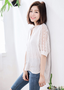 【限時$239】柔美雕花直條紋棉麻襯衫