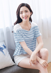 方領蕾絲美肩條紋上衣