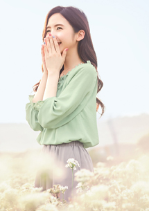 純淨素雅一字領綁帶上衣