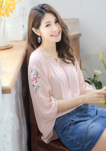 玫瑰刺繡綁帶上衣