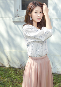 清雅花藤綁帶上衣