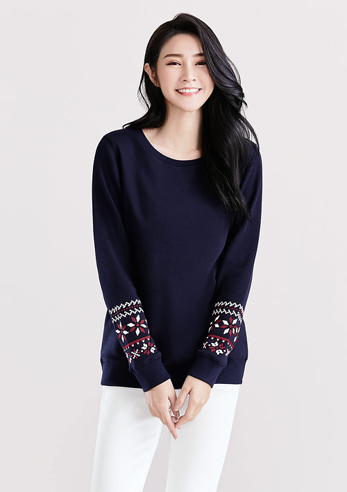 保暖.MIT永續環保材質-雪花印花袖刷毛大學T